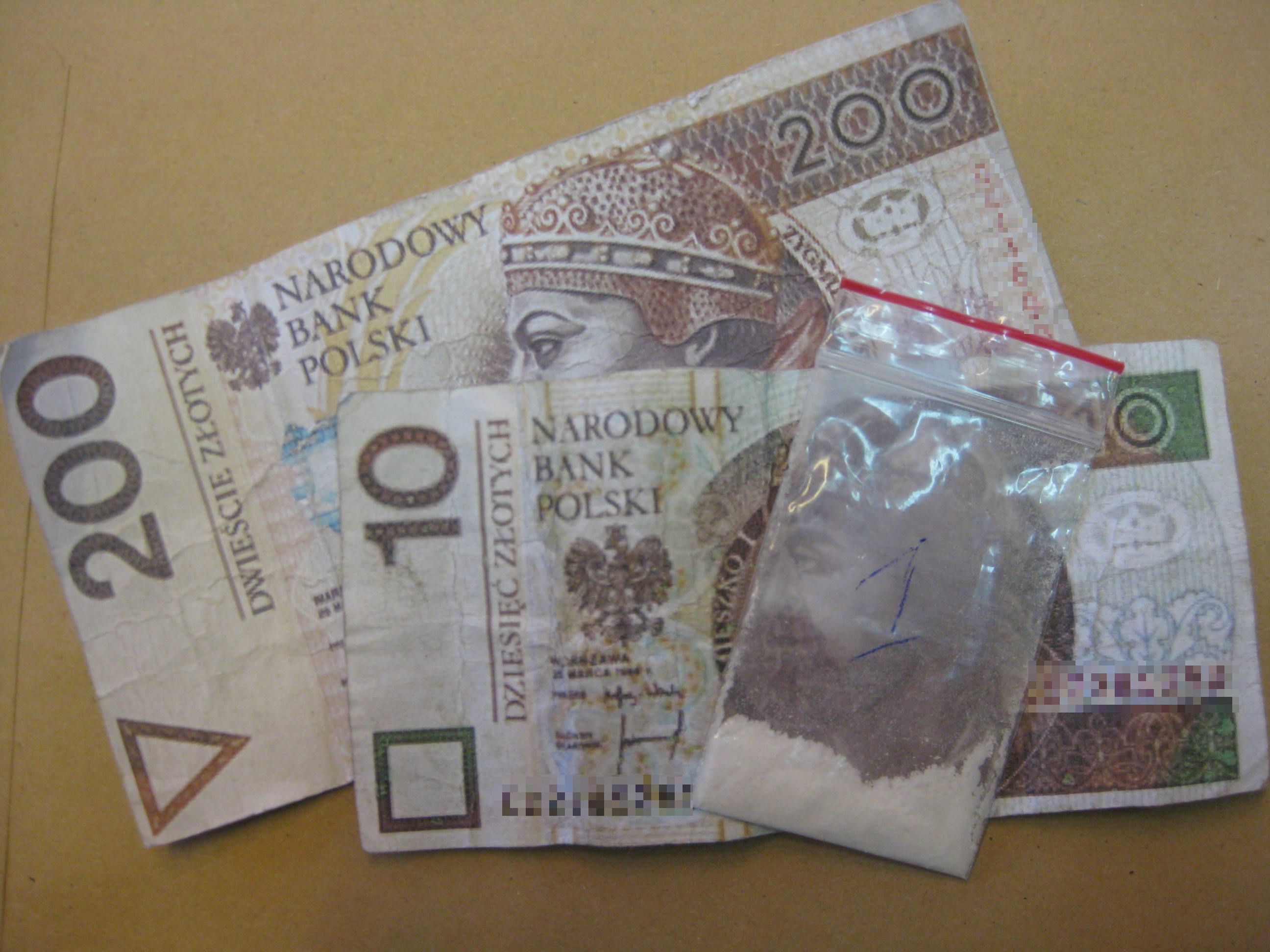 Zatrzymany z fałszywkami i narkotykami