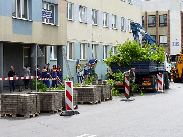 158 miejsc parkingowych przy Placu Armii Ludowej