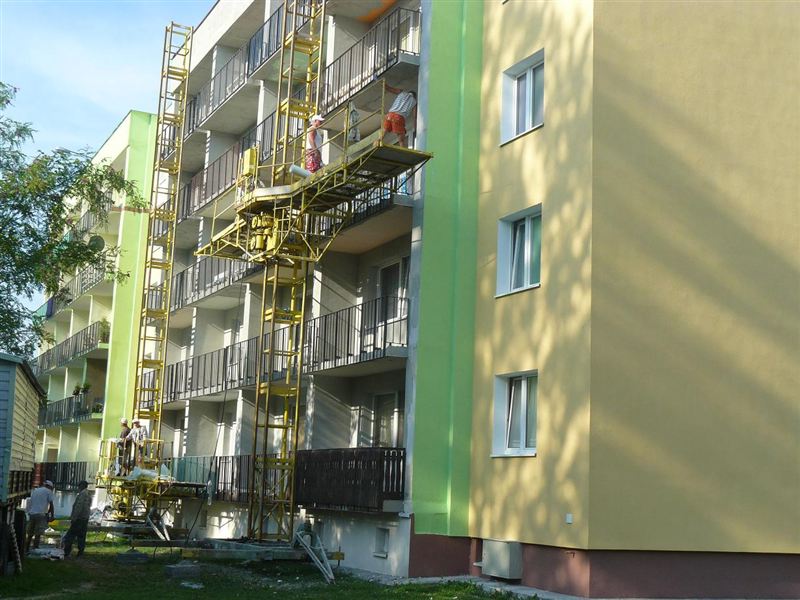 Koniec udręki mieszkańców bloku spiętego klamrami