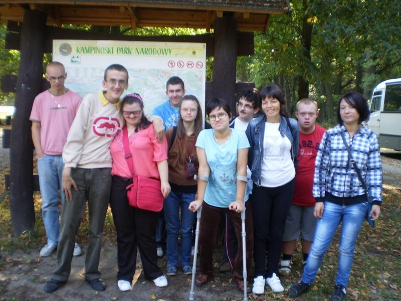 Wycieczka klas Przysposabiających do Pracy na cmentarz wojenny w Granicy