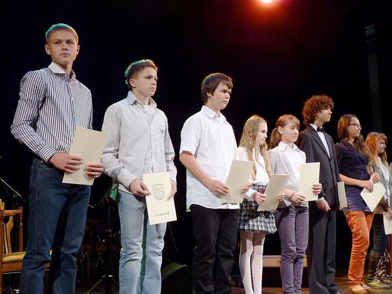 Stypendia burmistrza aż dla 75 uczniów