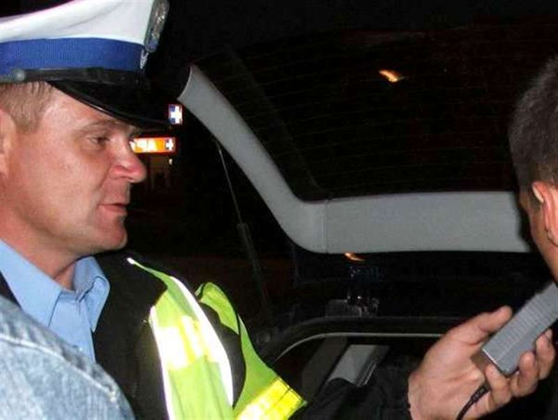 2,5 letni brat na alkoholowej imprezie