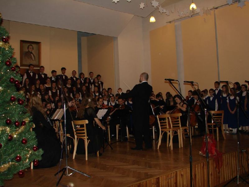 Świąteczne Kolędowanie w Sochaczewskiej Szkole Muzycznej - 17.12.2012