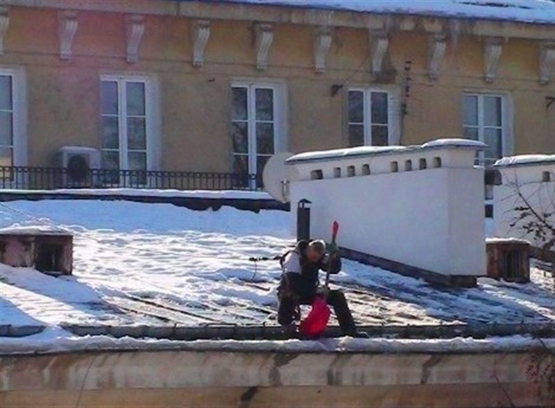 Odśnieżajmy dachy - apel wojewody mazowieckiego