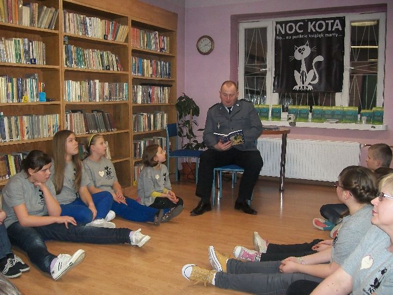 Nocne czytanie książek