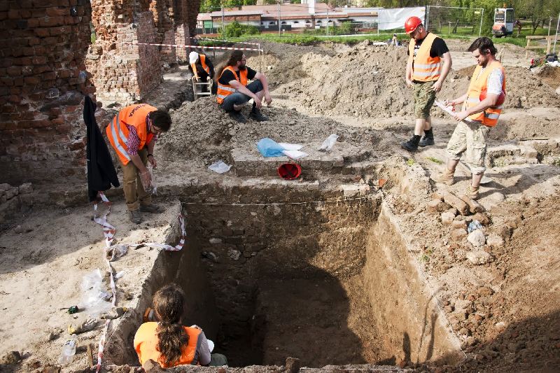 Stacjonarne badania archeologiczne na wzgórzu zamkowym - piąty sezon