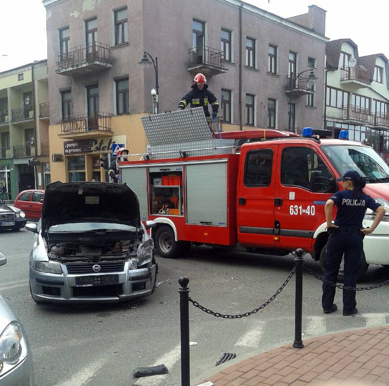 Zderzenie samochodów na Warszawskiej