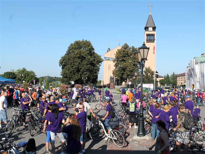 650 zawodników wystartowało w fioletowym rajdzie rowerowym
