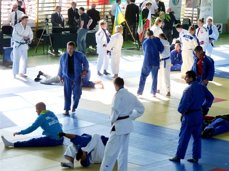 180 zawodników na czterech matach
