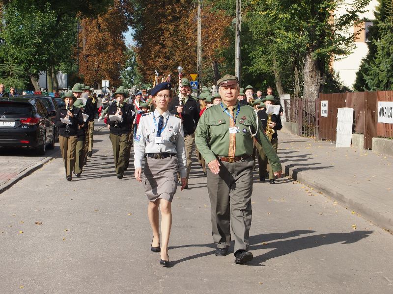 Pomnik Prezydenta Ryszarda Kaczorowskiego pod dębami