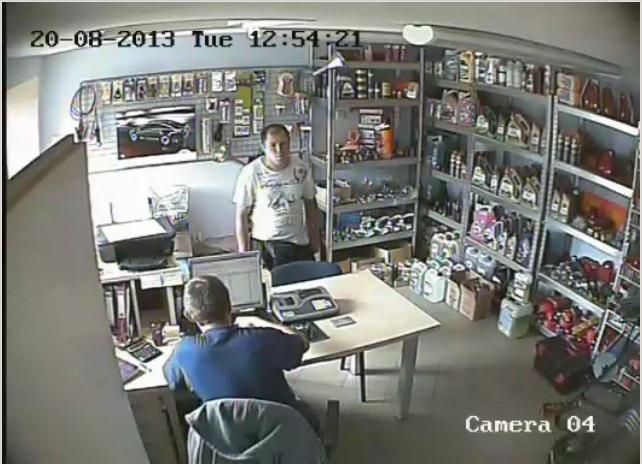 Policja szuka sprawcy kradzieży pojazdu