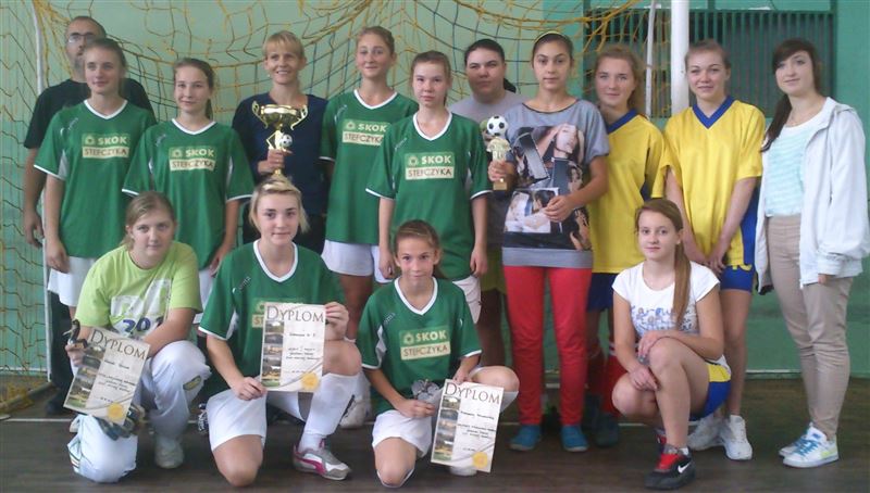 Dziewczęta z Gimnazjum Nr 3 najlepsze w Halowym Turnieju Piłki Nożnej