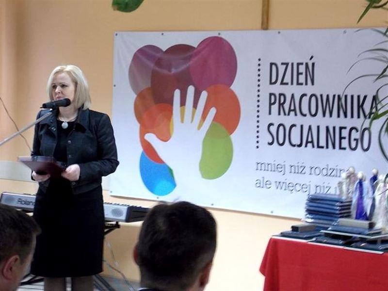 Nagrody i gratulacje dla pracowników socjalnych