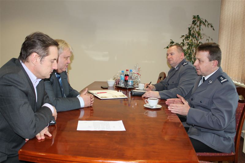 Po spotkaniu u burmistrza Osieckiego: Będą dodatkowe patrole i nowe kamery