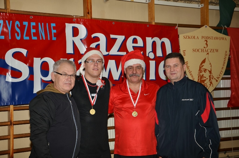 Wyniki i reportaż zdjęciowy z Mikołajkowego Turnieju badmintona-Gra podwójna 06.12.2013
