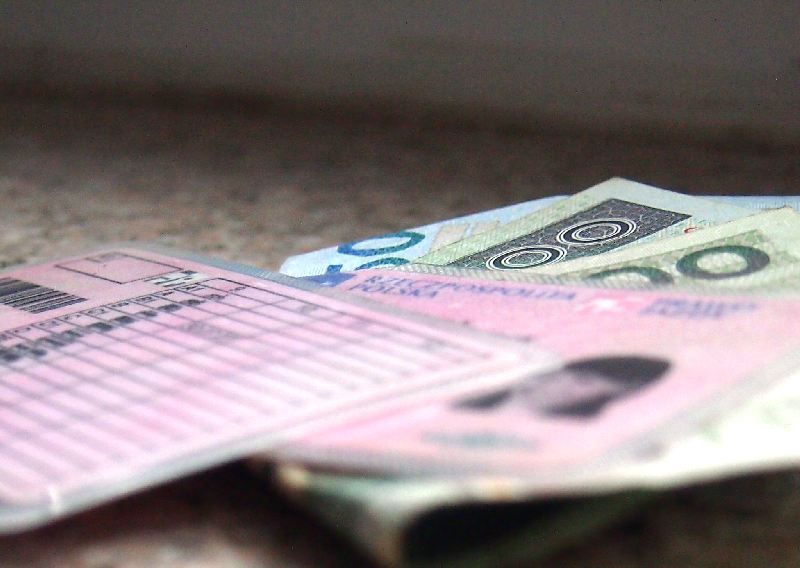 Poszkodowani kierowcy niech piszą do premiera
