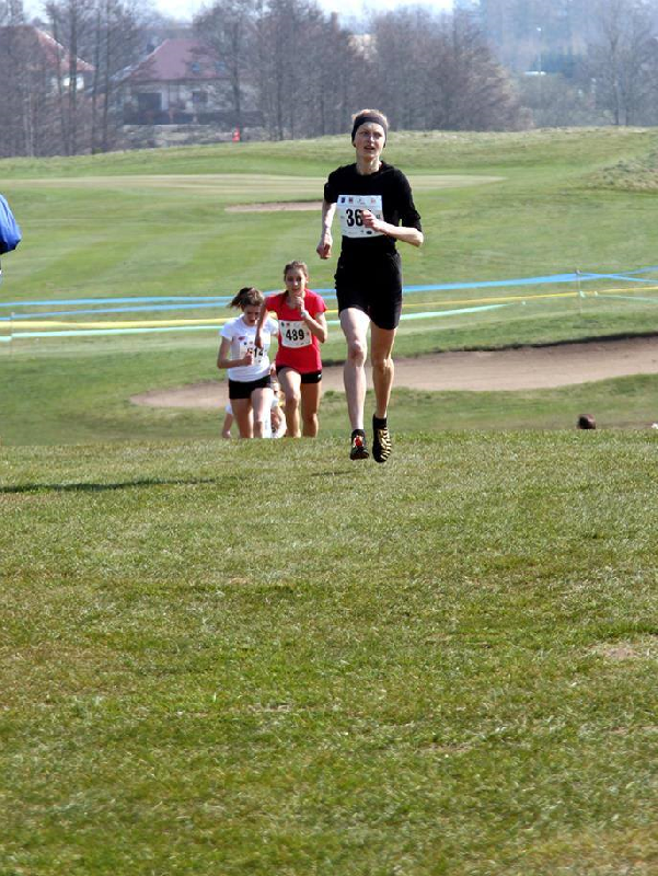 Udany bieg lekkoatletyczny na polu golfowym