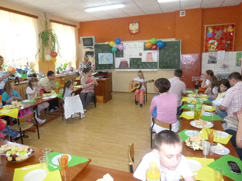 Dzień Rodziców w klasie III czyli kosmici w naszej szkole