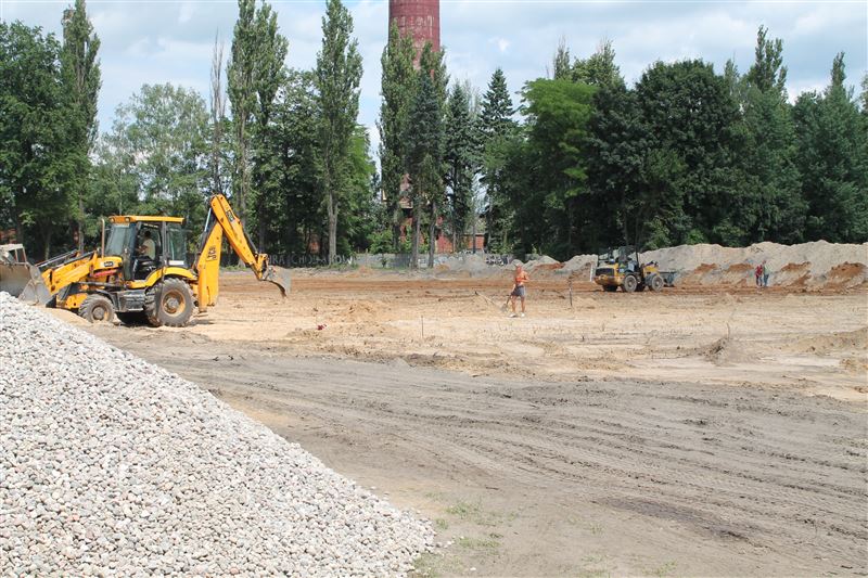Przez lata takie boisko wygląda jak nowe...