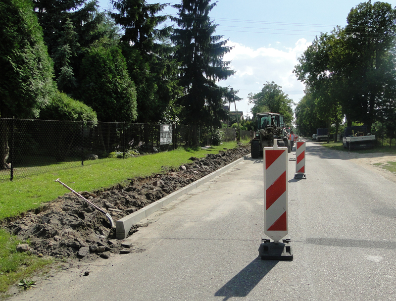 Remont chodnika w Kozłowie Biskupim - 17.07.2014
