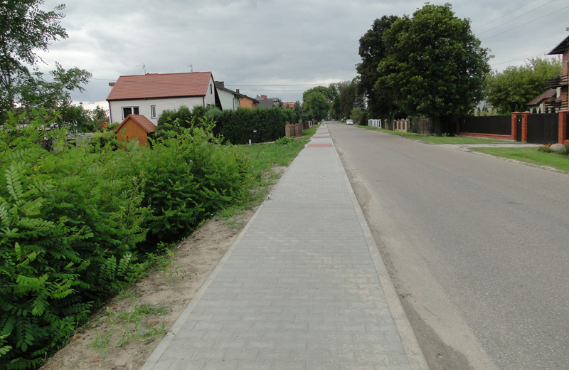 Remont chodnika w Kozłowie Biskupim - 02.09.2014