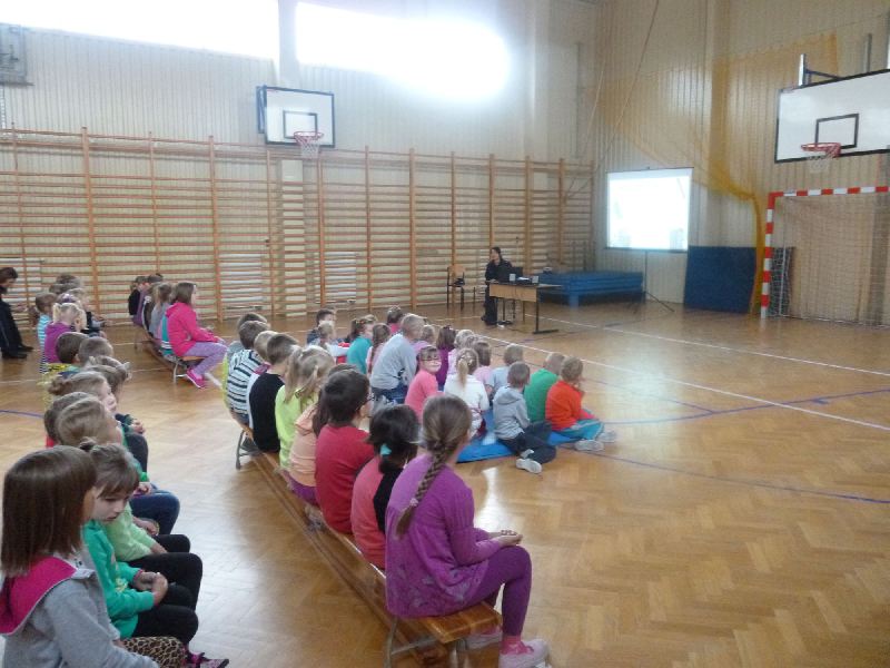 Bezpieczna droga do szkoły-spotkanie z policjantem