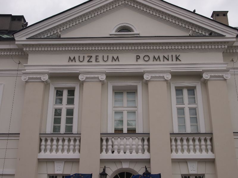 Mamy pamiętać o bohaterach, czy o burmistrzu?