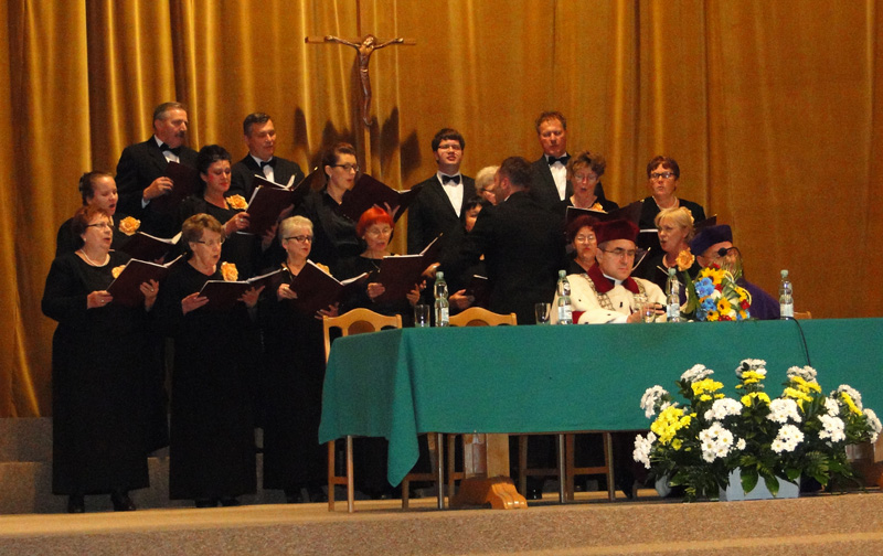 Gaudeamus igitur, iuvenes dum sumus