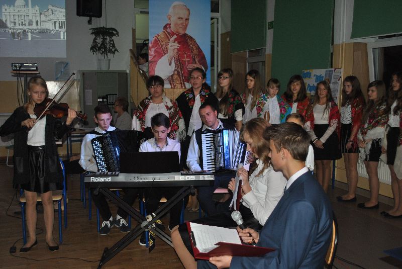 Odbyła się wieczornica w Gimnazjum