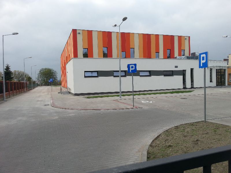 Szkoła, hipermarket, czy plac manewrowy?