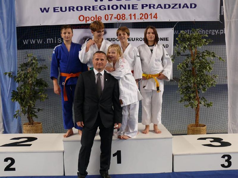 Medale dla zawodników 
