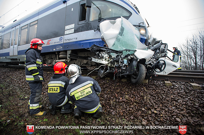 Tragiczne zderzenie samochodu osobowego z pociągiem