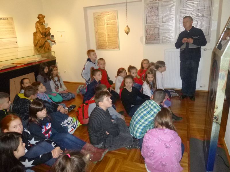 Wycieczka klas 4-6 do muzeum i teatru w Płocku