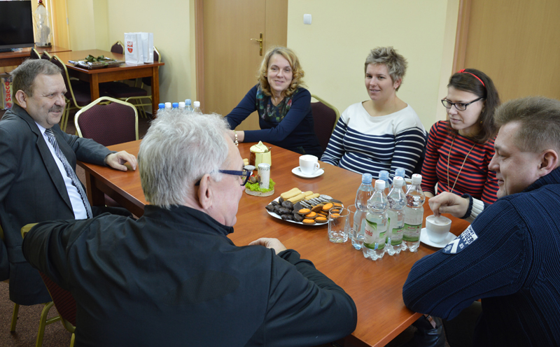 Anita Włodarczyk spotkała się ze starostą oraz uczniami