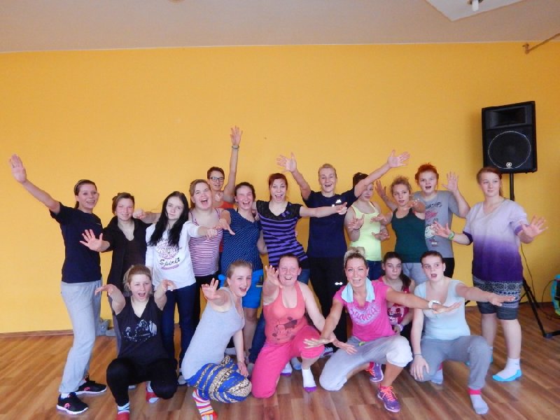 Profilaktyczna zumba z policjantkami