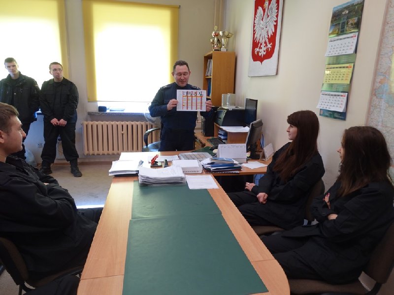 Chcą być policjantami - klasa mundurowa w Iwaszkiewiczu