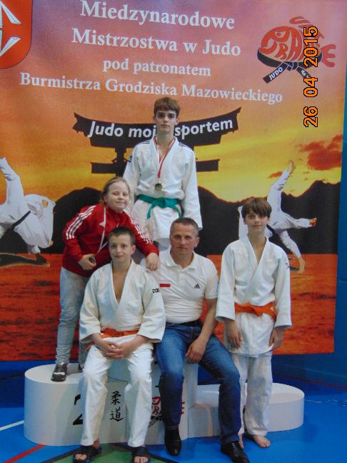 Ośmiu zawodników UKS na podium