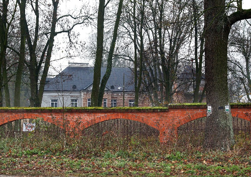 Dwór w Brochowie zakupiony przez Wojskową Akademię Techniczną