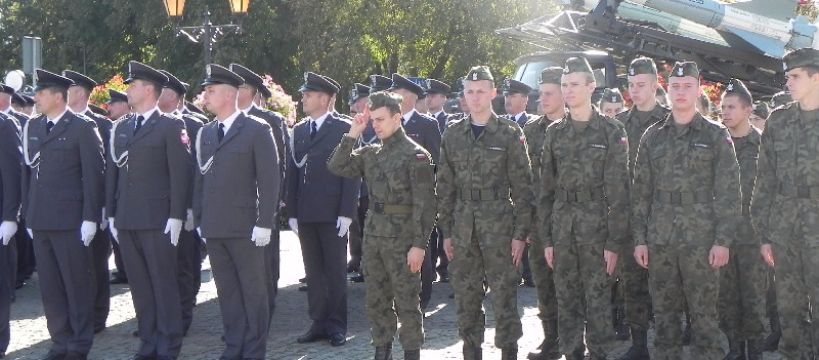 Iwaszkiewicz na święcie 3.Warszawskiej Brygady Rakietowej Obrony Powietrznej