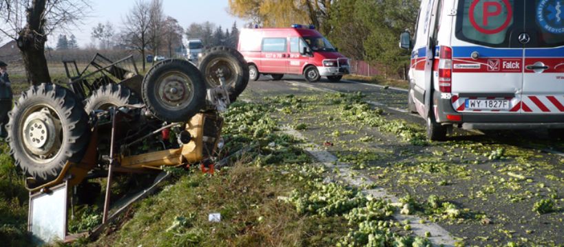 Zderzenie ciężarówki z ciągnikiem w Kapturach