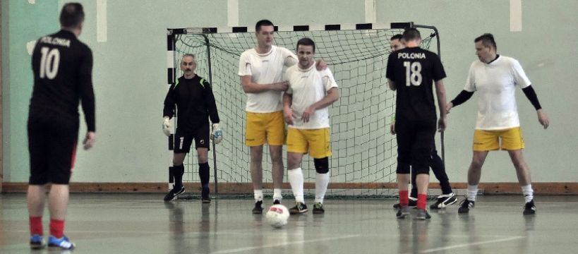 XVIII Turniej Halowej Piłki Nożnej: Nie zapominają o Panu Heniu