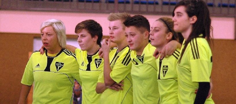 KS Teresin: … a dziewczyna piłkę kopie