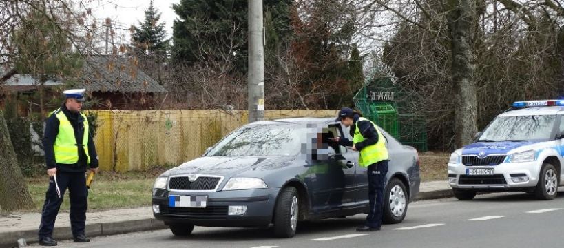 Prawdziwy mężczyzna za kierownicą.