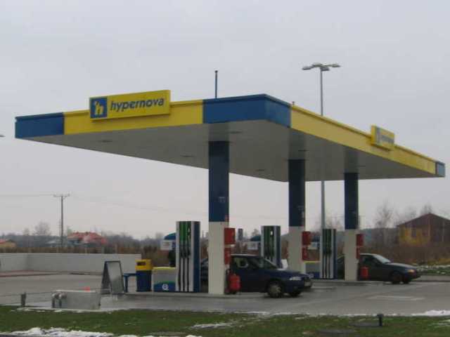 Rusza stacja benzynowa przy Hypernovej