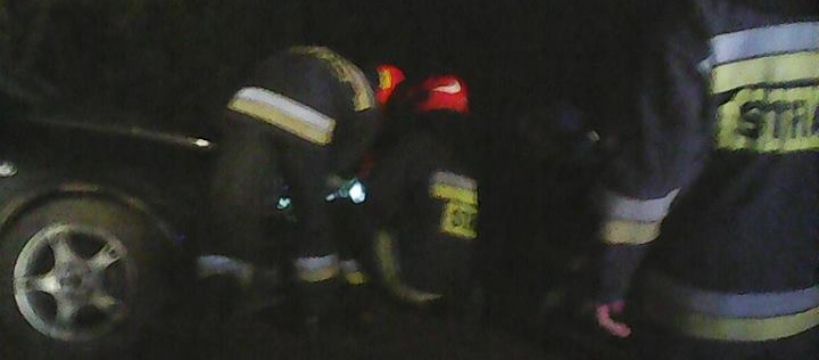 Wypadek w gminie Iłów: seat dachował na prostej drodze