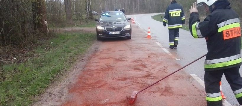 1,5-kilometrowa plama z ropy przyczyną zderzenia aut