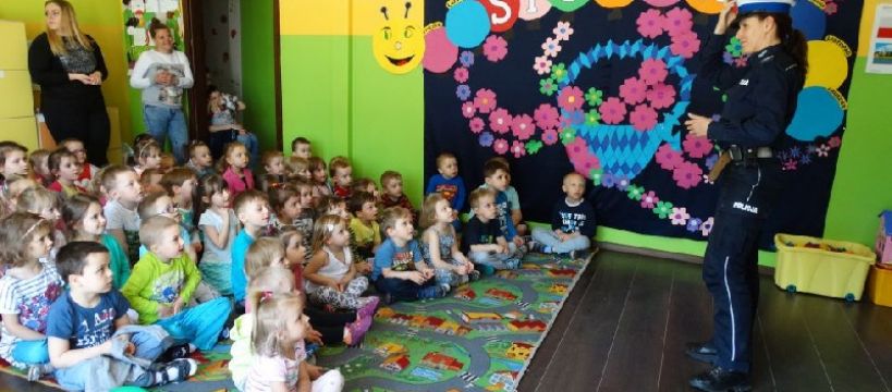 O bezpieczeństwie w ruchu drogowym z przedszkolakami z Małych Zuchów