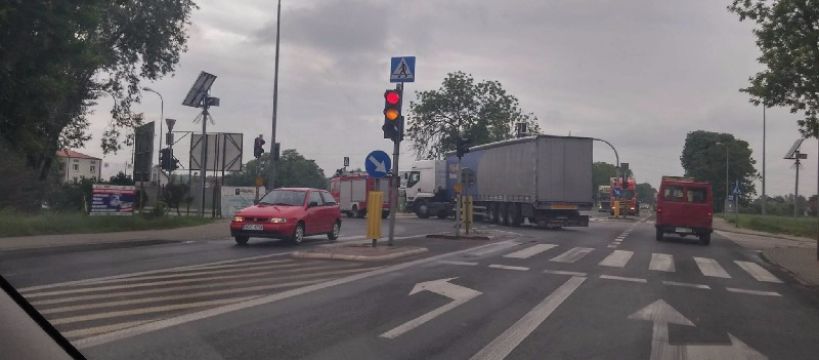 Zderzenie ciągnika z motorowerem w Topołowej - utrudnienia w ruchu