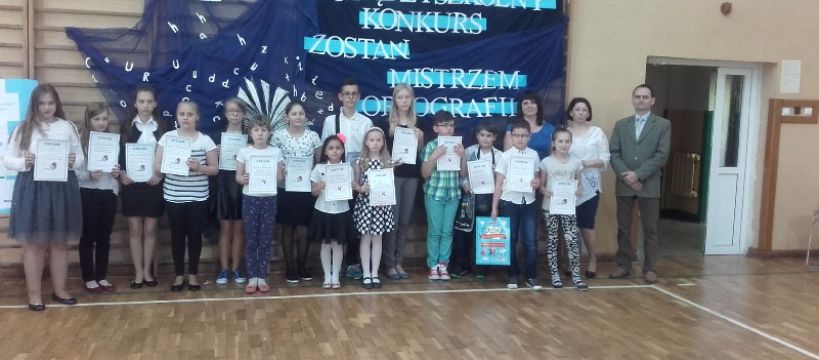 Sukces uczennic klasy piątej w Międzyszkolnym Konkursie Ortograficznym 