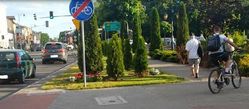 Jak nie budować dróg rowerowych.  Sochaczew wzór doskonały